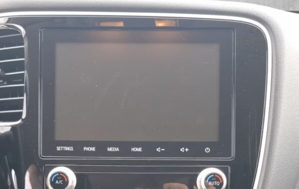 Réparation écran tactile Autoradio Mitsubishi Outlander 8" - Image 4